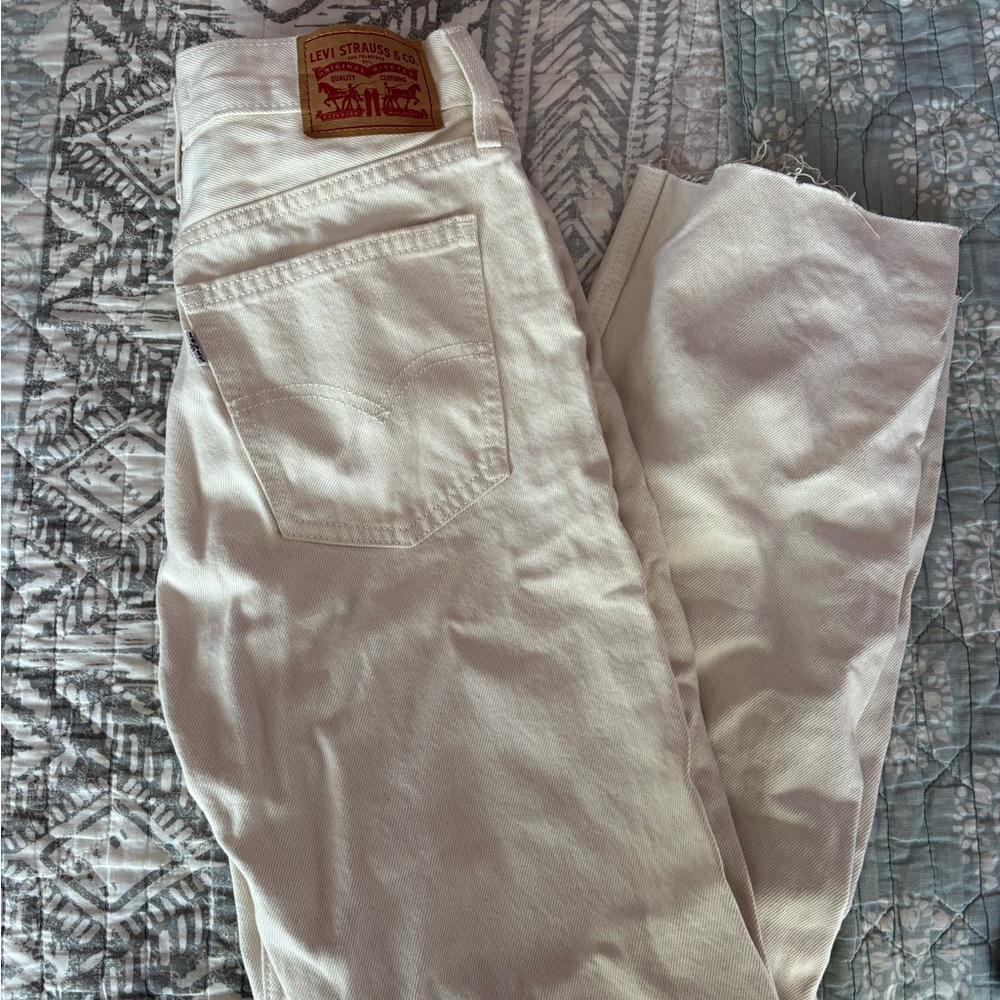 levi’s beige low pro straight jeans size 25